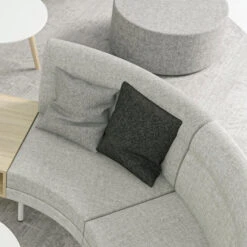 ARCIPELAGO Sofa | 10-Sitzer, Curved, Hohe Rückenlehne, Bezugsstoffe BERTA / SYNERGY -Möbel Pro Verkauf 10 Sitzer Curved Sofa Sessel ARCIPELAGO mit hoher Rueckenlehne 13
