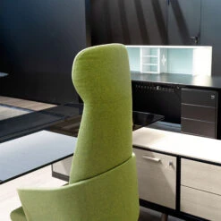 BRALCO RAIL Schreibtisch | 1800 - 2400 Mm, Integriertes Lowboard, Glas-Tischplatte -Möbel Pro Verkauf BRALCO RAIL Italienischer Designer Schreibtisch mit integriertem Lowboard Abschliessbare Schubladen Glas Tischplatte Eiche Massivholz Gestell Elektrifizierung Groesse und Farb 60 1