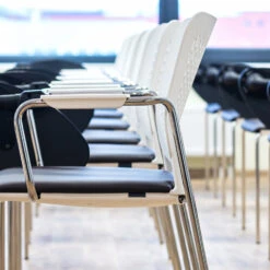 WAIT Besucherstuhl | Stapelbar, Rollbar, Bezugsstoffe BERTA / LUCIA / VELITO / SYNERGY -Möbel Pro Verkauf Besucherstuhl Konferenzstuhl Seminarstuhl Buerostu 2