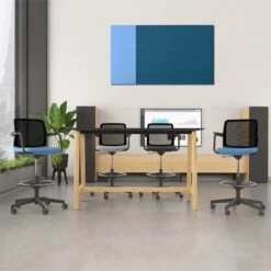 WIND Counterstuhl Rollbar | Fußstütze, Netzrücken, Polyesterbezug LUCIA -Möbel Pro Verkauf Counterstuhl WIND auf Rollen schwarzer Netzruecken Kunststoff Armlehnen und Rahmen in schwarz verchromter Fussstuetzenring Polyesterbezug LUCIA 2