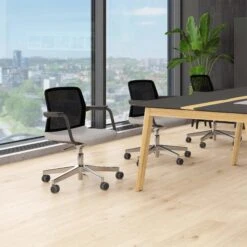 WIND Drehstuhl Rollbar | Höhenverstellbar, Netzrücken, Polyesterbezug BERTA 28 WIND Drehstuhl Rollbar | Höhenverstellbar, Netzrücken, Polyesterbezug BERTA -Möbel Pro Verkauf Homeoffice und Konferenzdrehstuhl WIND 5 Rollen Basis schwarzer Netzruecken Kunststoff Armlehnen und Rahmen in schwarz Polyesterbezug BERTA 3