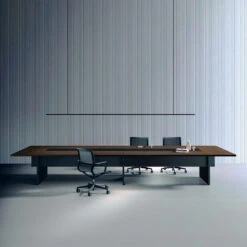 BRALCO SILE Konferenztisch | 2400 - 4200 Mm (6 - 16 Personen), Elektrifiziert, Nussbaum -Möbel Pro Verkauf Italienischer Designer Konferenztisch BRALCO SILE 240 420 cm 6 16 Personen elektrifiziert Wangengestell Nussbaum Designertisch Cheftisch Besprechungstisch Meeting 23