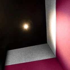 SILENT ROOM S - Telefonbox | Schallabsorbierte Telefonzelle, Bezugsstoffe BERTA / VELITO / SYNERGY -Möbel Pro Verkauf SILENTROOM Raum in Raum System Raum im Raum Loesung Akustik Schallabsorber Ruhebereich Ruheraum Besprechungsraum SILENT ROOM Raum in Raum System Raum im Raum Loesung Schallabsorber Ruheb 5